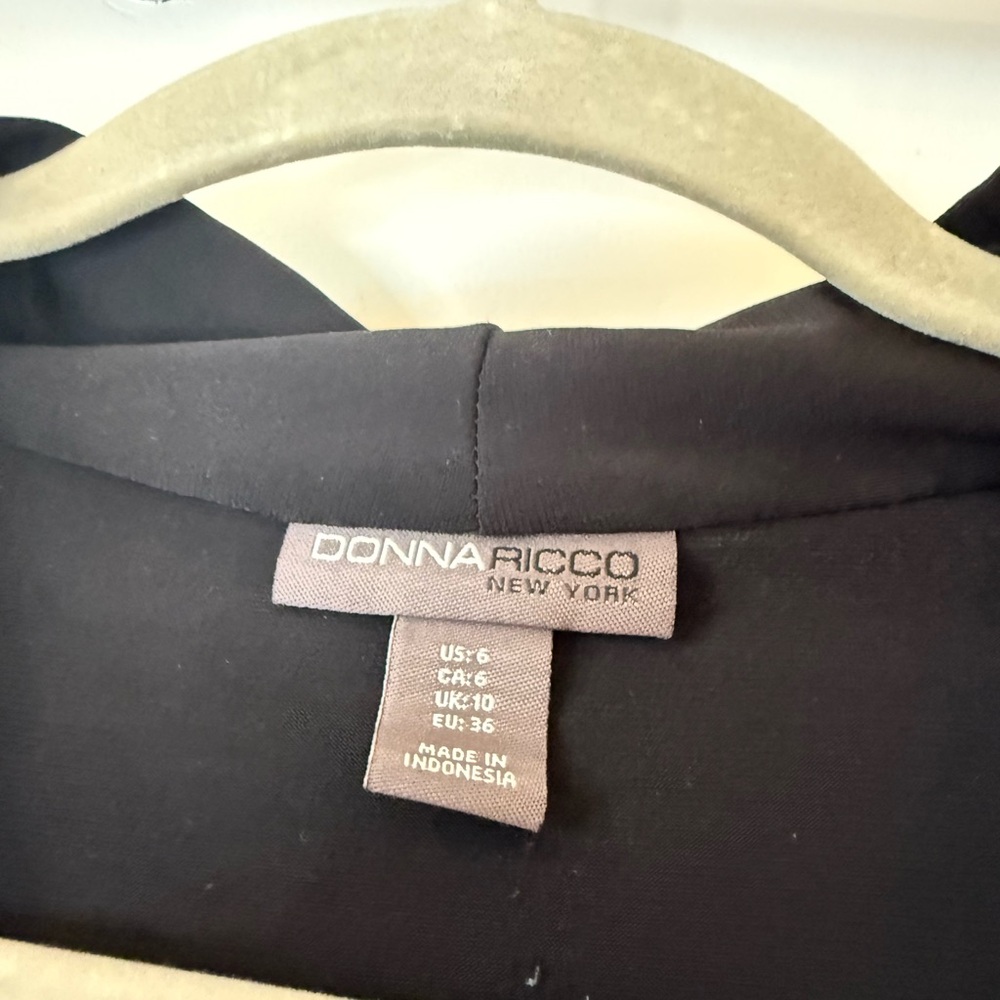 Donna Ricco Black Cap Sleeve Pleated V-Neck Dress Size 6 - Picture 5 of 5